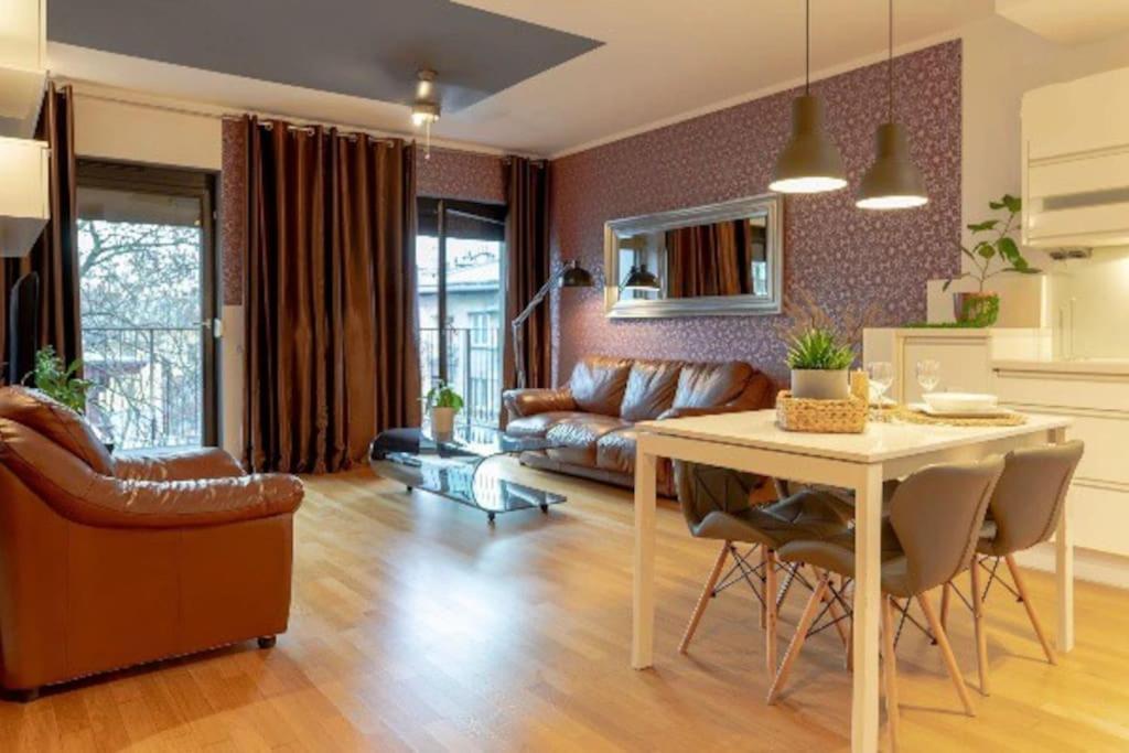 Uroczy Apartament - Angel City Krakau Buitenkant foto